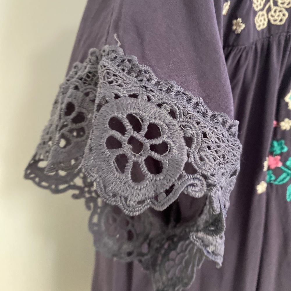 Beautiful Blouse - Picture 9 of 12